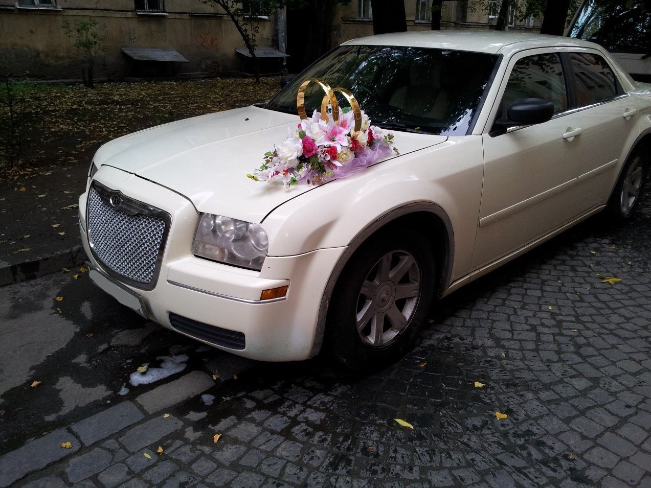 Аренда авто Chrysler C300 в СПб | Лимузины в Санкт-Петербурге